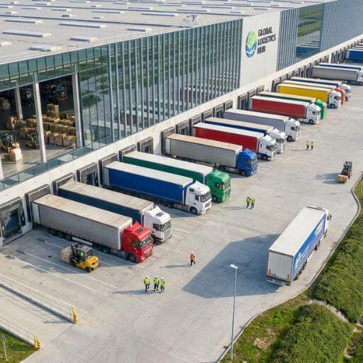 Centro de distribuição de uma operação logística integrada.